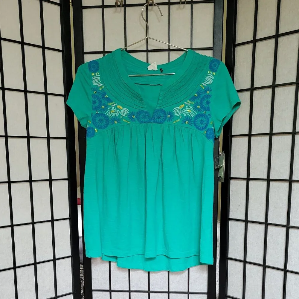 Anthropologie embroidered Tee top - Picture 7 of 9